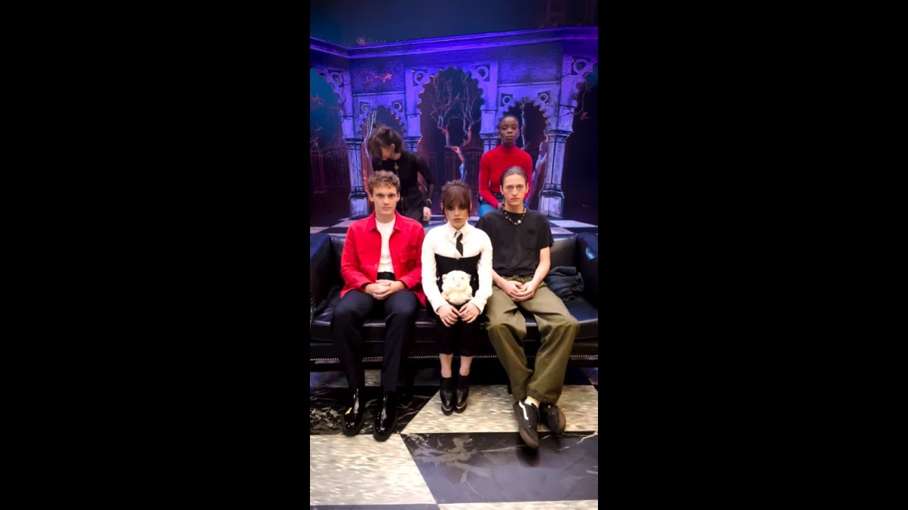 Si te r&iacute;es pierdes con el cast de Merlina