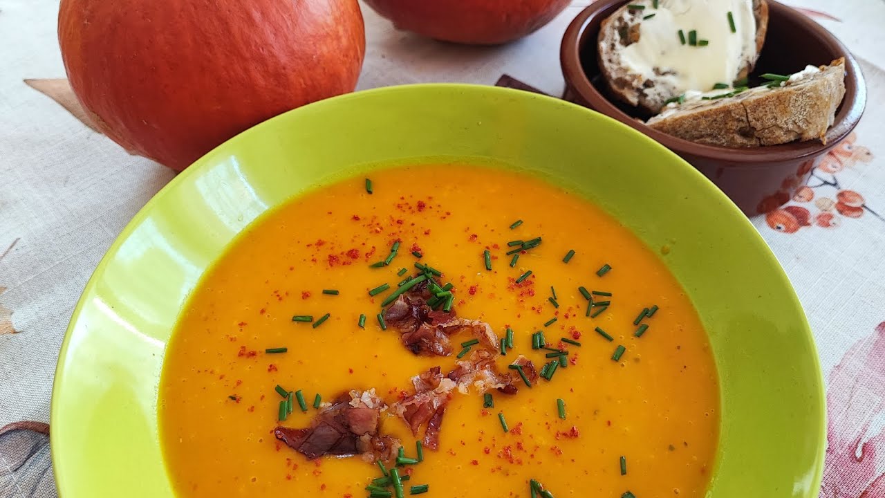 Das PERFEKTE HERBSTREZEPT🎃 KÜRBISSUPPE mit knusprigen Speck🔝 So geht's ganz einfach!#pumpkinsoup#