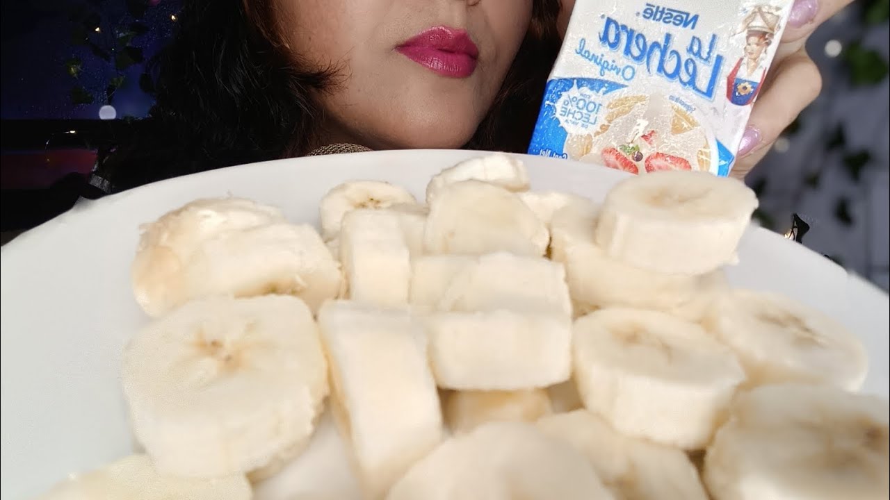 ASMR Comiendo Plátano/banano 🍌 con lechera