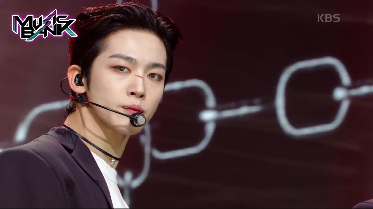 Spray - WEi [Music Bank] | KBS WORLD TV 221021