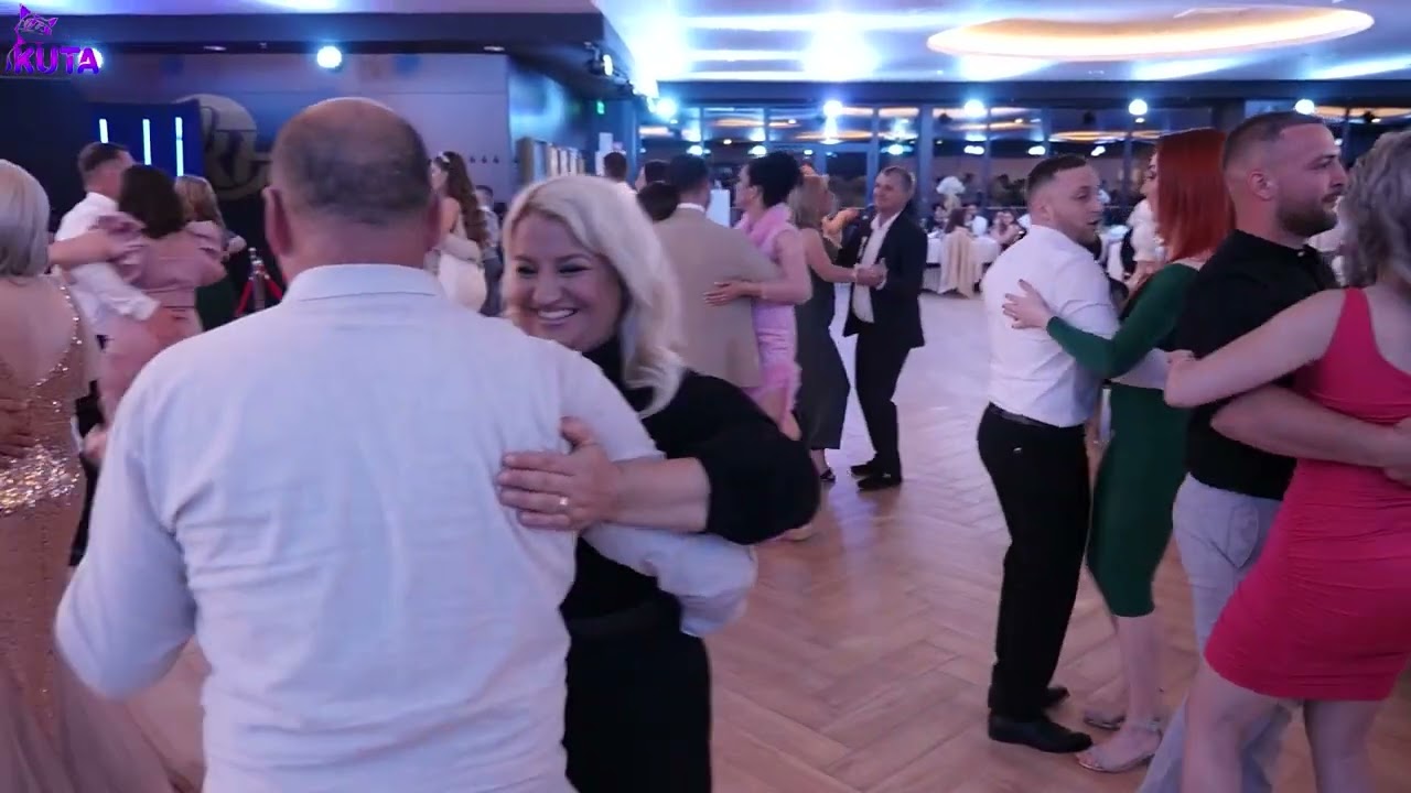 Igra Hrvatska uz Kutine carolije na harmonici (Video Live)