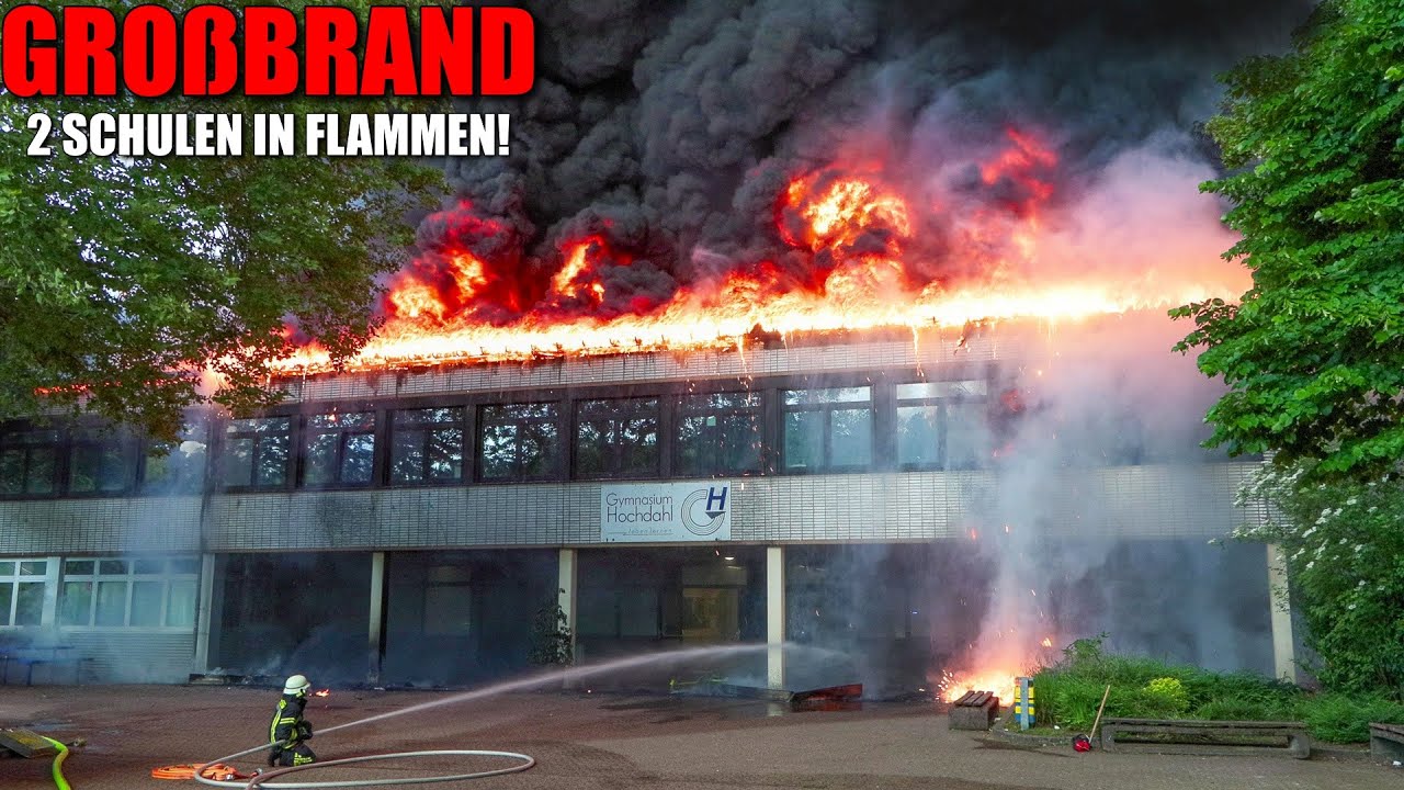 [GROßBRAND IN ERKRATH: 2 SCHULEN IN FLAMMEN!] - Massive Rauchentwicklung - Großalarm der Feuerwehr -