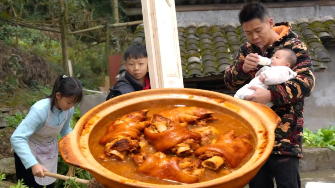 单亲爸爸肚子带娃，儿子女儿帮忙做家务，男人细心给小女儿喂奶粉！#农村生活 #记录农村生活