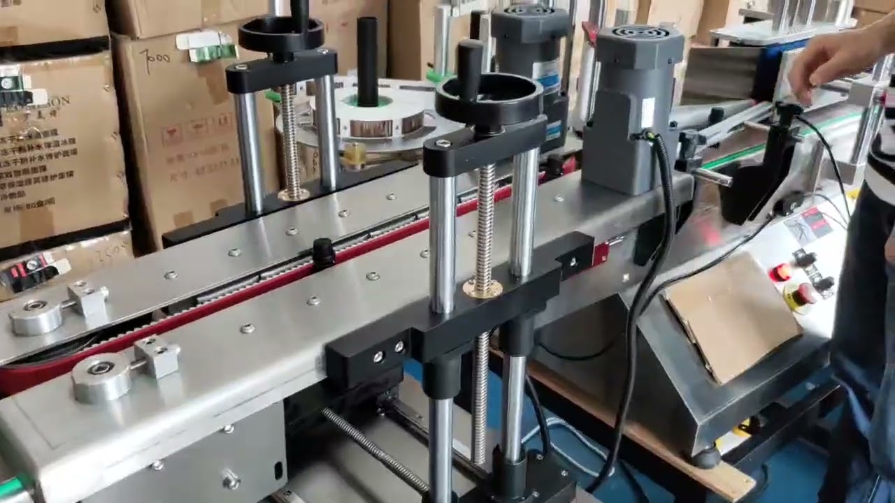 Machine de remplissage de bouteilles d'huiles essentielles | Boucheuse &agrave; 4 buses