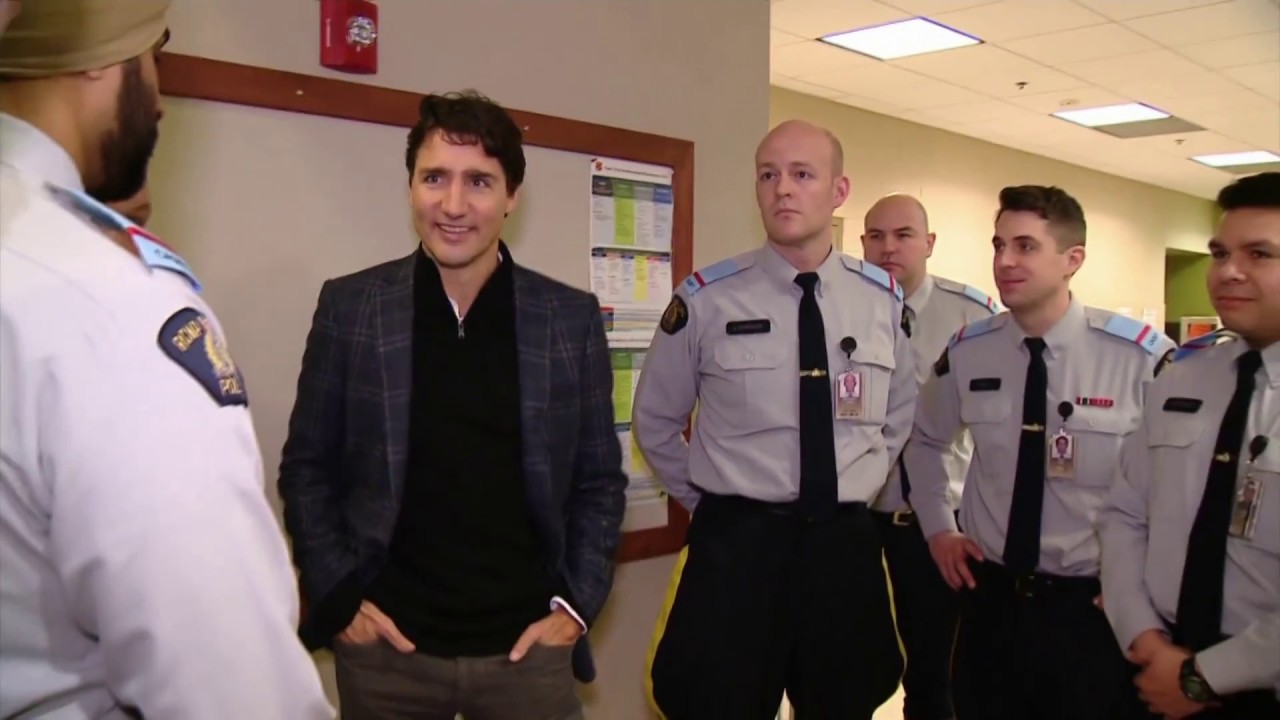 Trudeau talks boxing with RCMP cadets in Regina