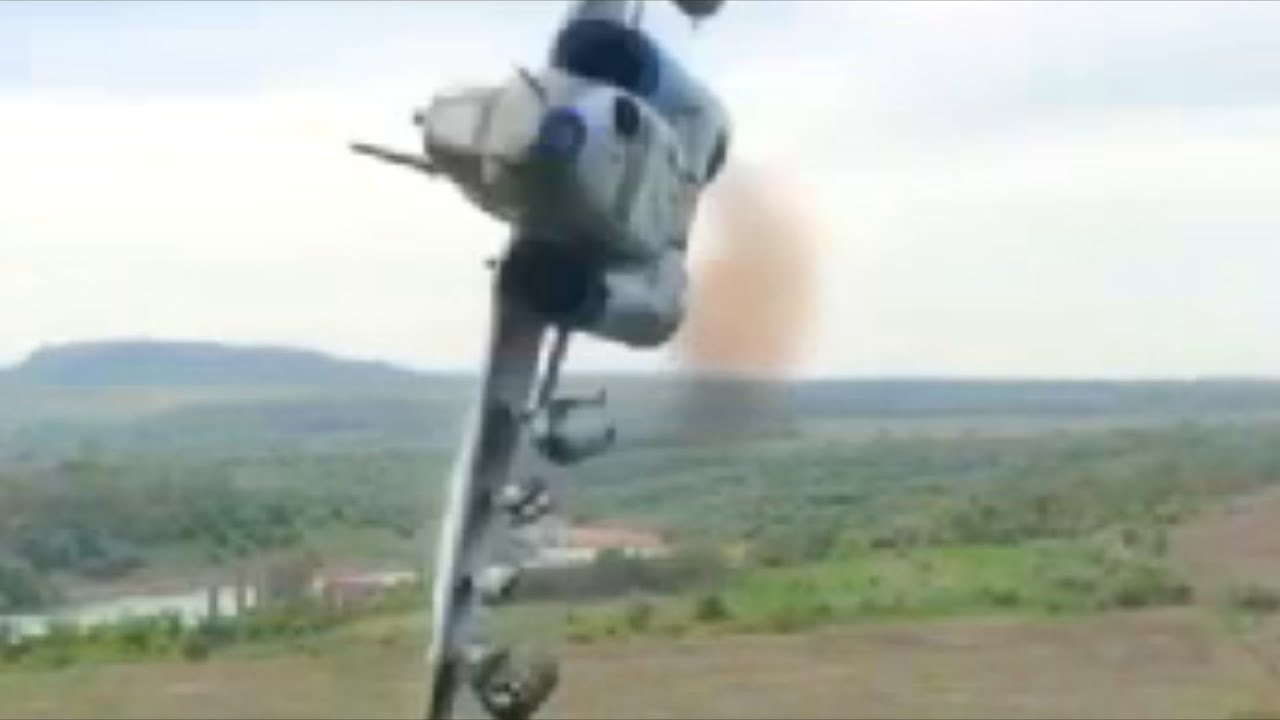 Unikalny materiał filmowy przedstawiający rosyjski samolot Su-25 lecący obok drona