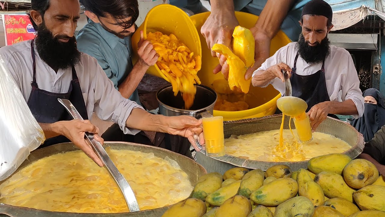 Original Mango Milkshake Making | Mango Juice Prepared | Rs. 100 Only | Street Food Karachi Pakistan