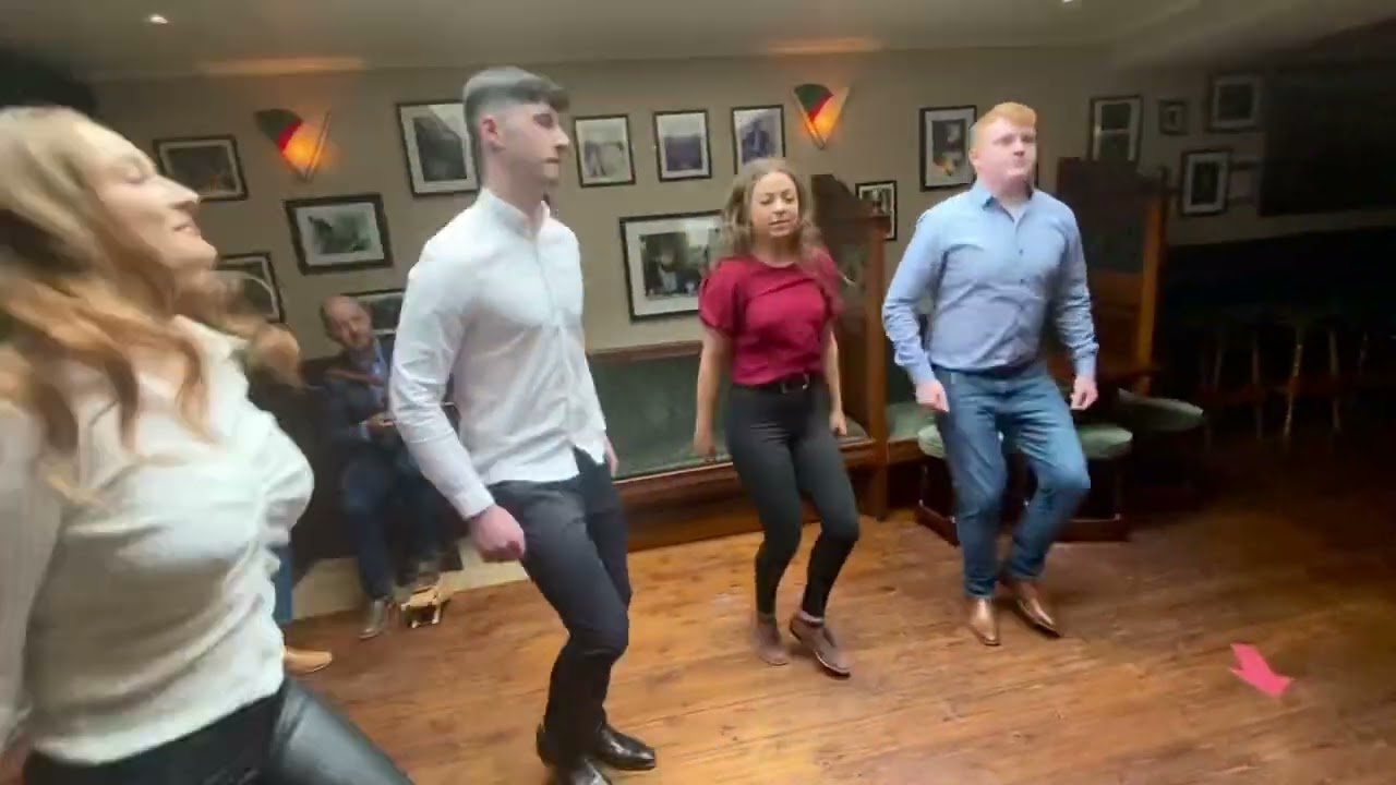 Áirc Damhsa agus Ceoil  -  