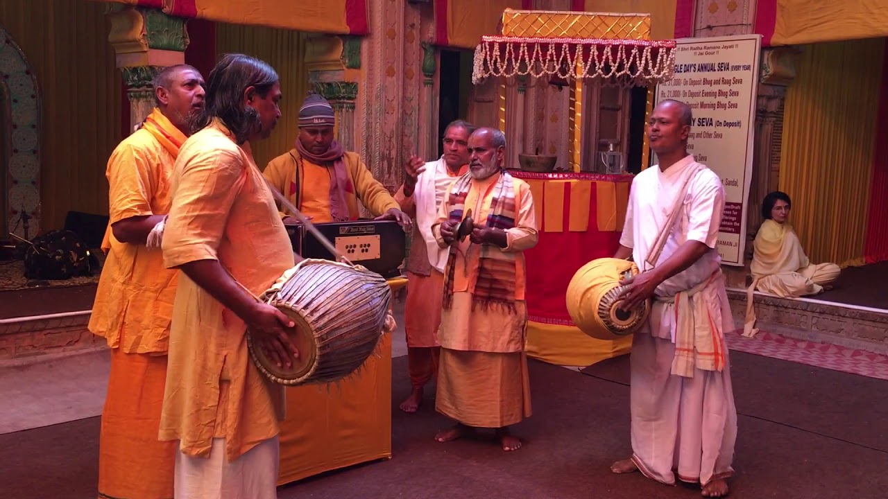 Kirtan at Shri Radharaman Temple, Vrindavan.