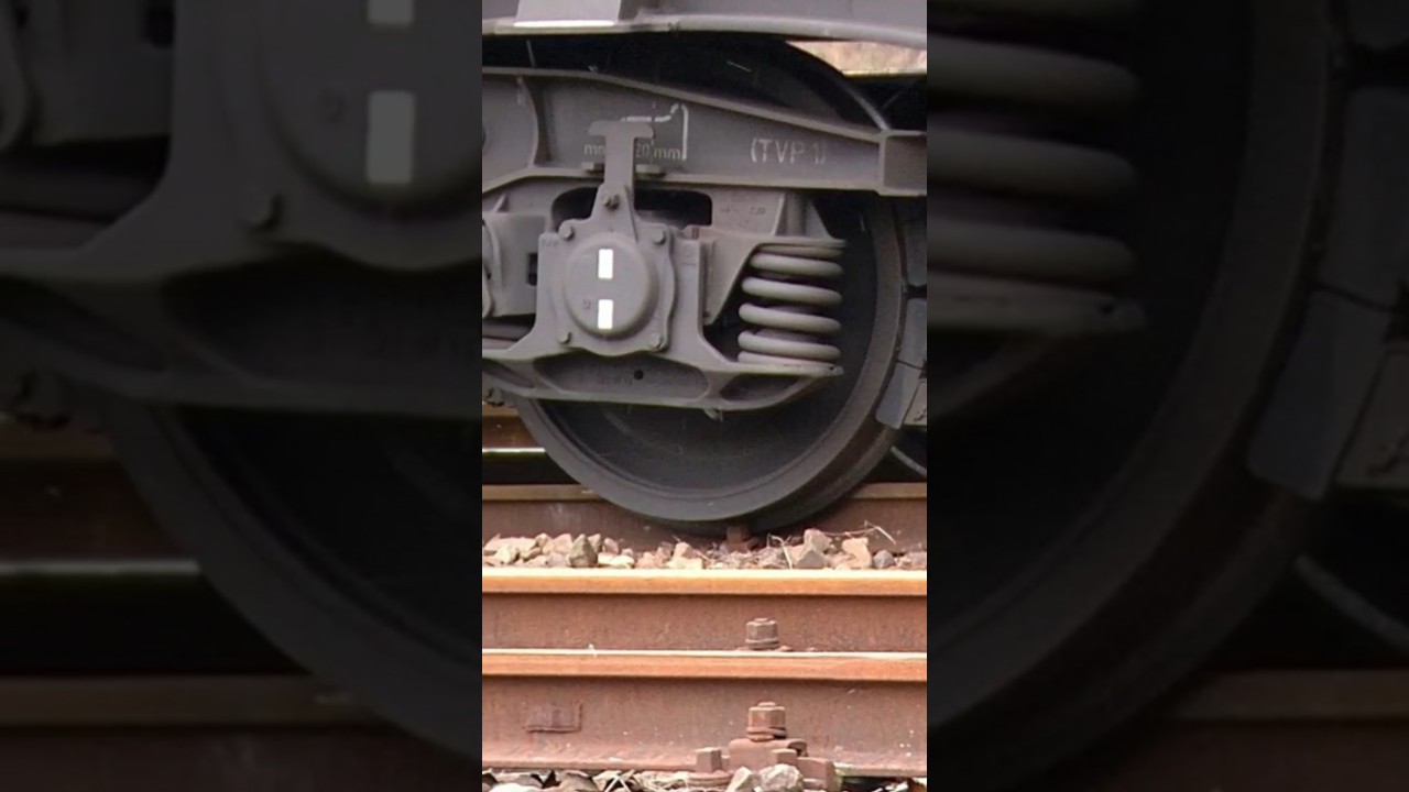 Betrunkener Lokf&uuml;hrer entgleist mit drei Waggons