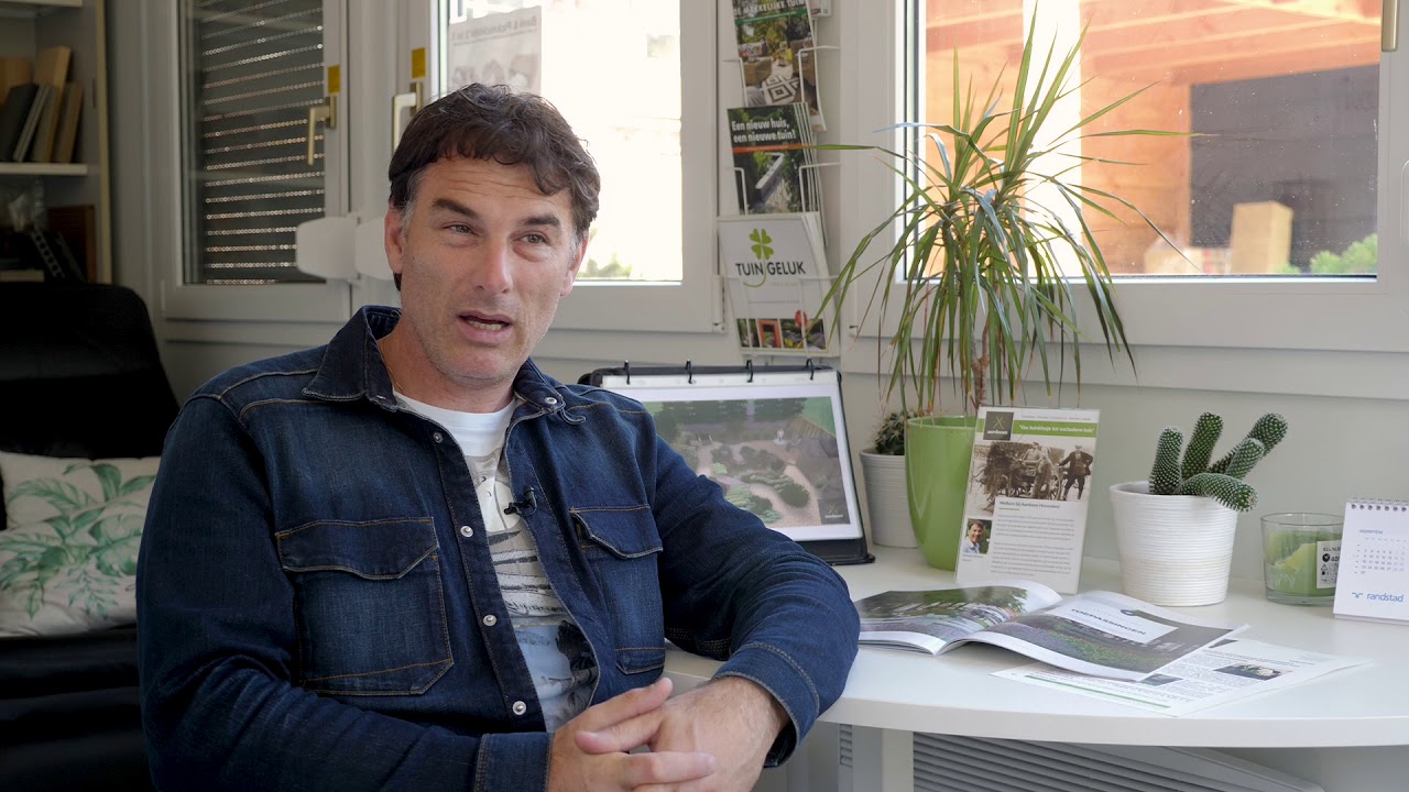 Gifvrij onkruid bestrijden door Aardoom Hoveniers