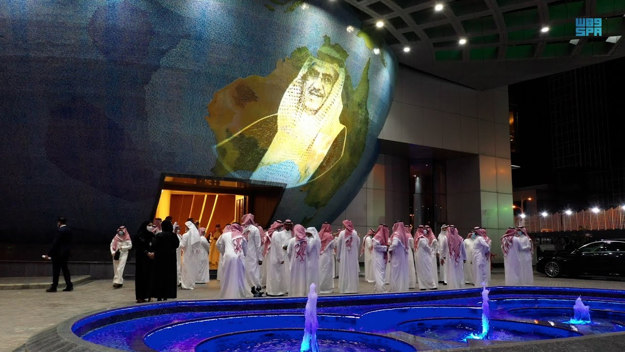 وزير الإعلام يكرّم رئيس وكالة الأنباء السعودية السابق بمناسبة تقاعده