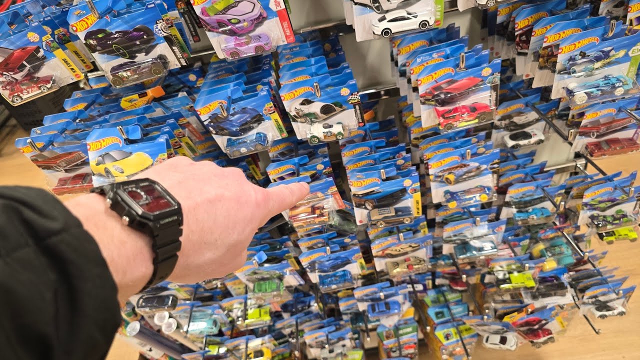 В магазине MEDIAMARKT продаются машинки Hot Wheels и Matchbox!! Ищу литые машинки в Германии.
