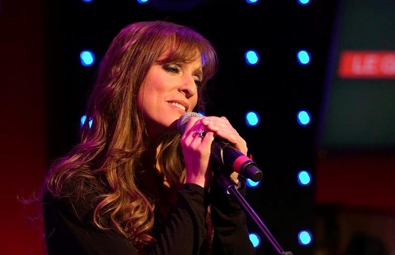 Lynda Lemay - Attrape Pas Froid (Live) - Le Grand Studio RTL