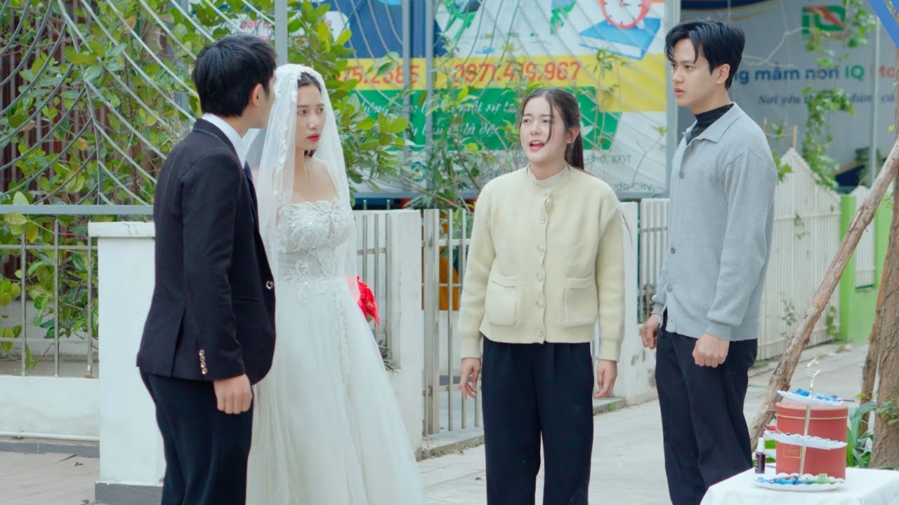 Chủ Tịch Đi Ăn Cưới Mừng Phong Bì Mỏng Bị Bạn Học Coi Thường Ném Tiền Vào Người Và Cái Kết-Tập 1496