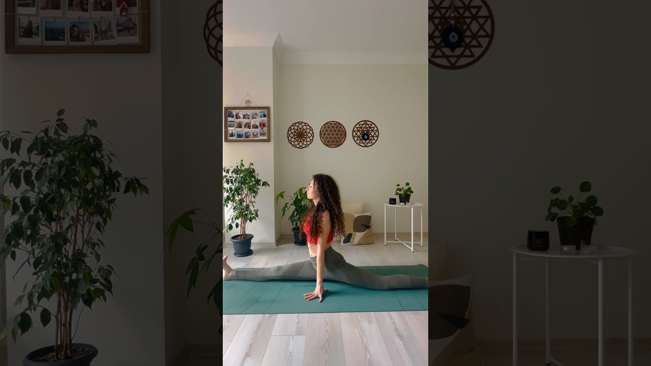 📌 Hanumanasana &ccedil;alışması #yoga #hanuman #asana #yogateacher #yogapose
