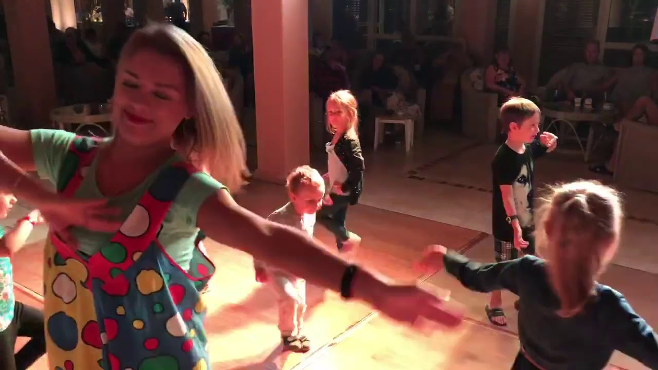 If you are happy. Mini disco in Egypt