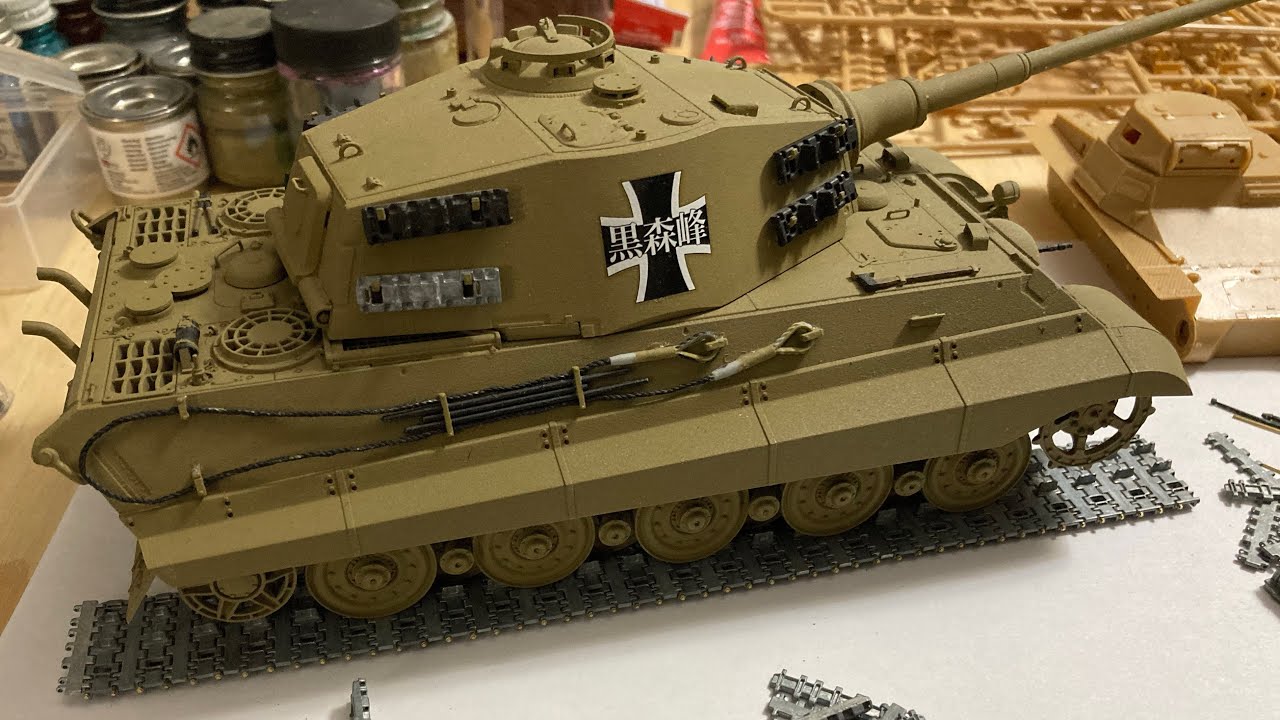Tiger II track assembly 2. 1/35. Metal flexible track.