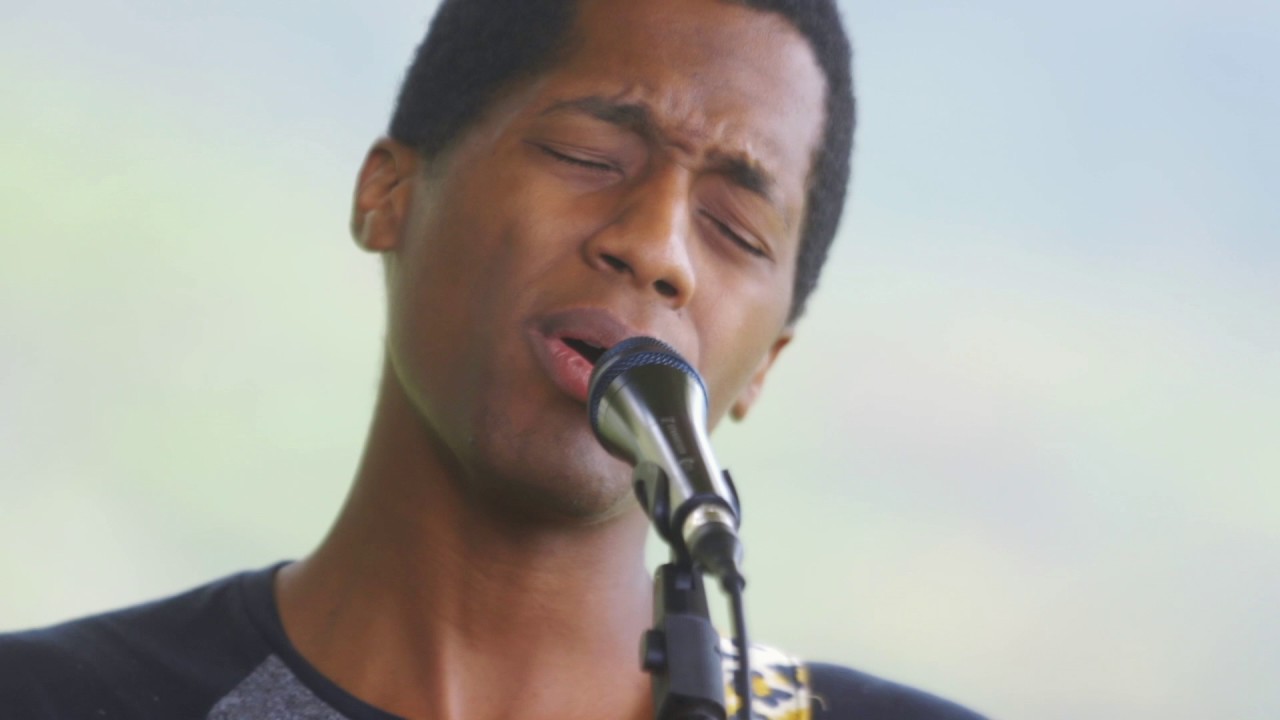 Ron Artis II - Battered and Bruised (HiSessions.com Acoustic Live!)