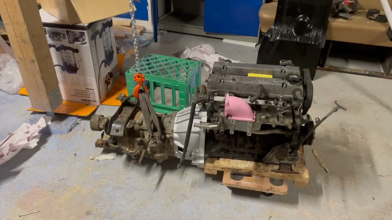 Kæmpe milepæl - Motor og gearkasse på plads - Hiace 4AGZE swap del 4