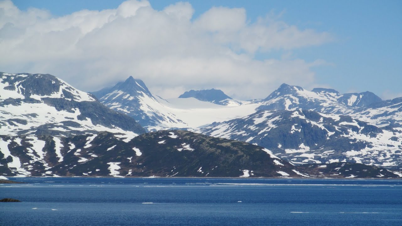Fv. 53 Norway: driving along Lake Tyin