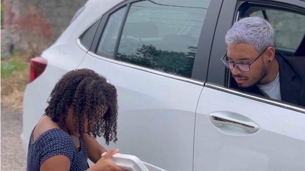 M&atilde;e solteira recebeu grande recompensa por sua honestidade, ela s&oacute; n&atilde;o imaginou que o milion&aacute;rio .