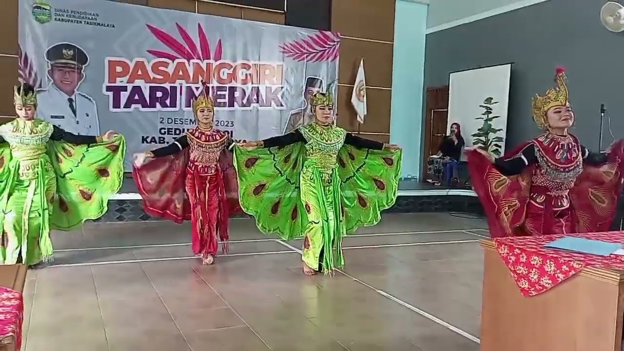 juara 1 Pasanggiri tari merak se kab Tasikmalaya dari sanggar Dewi Arimbi.
