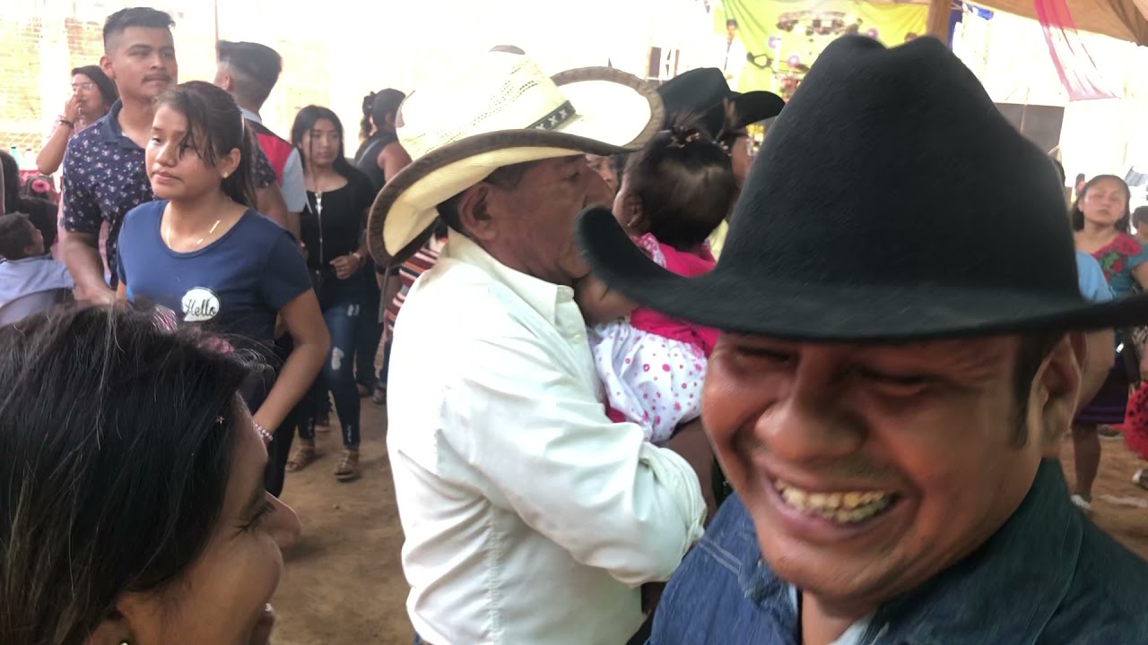 MI GENTE DE SAN PEDRO JICAYAN OAXACA ASI SE BAILA CUMPLEAÑOS DE DOÑA FRANCISCA DAMIÁN (02/04/2021)