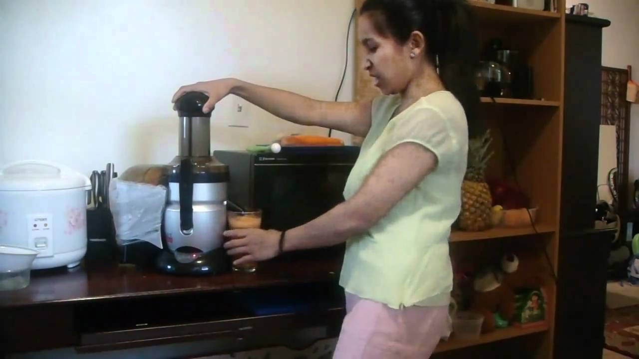 The Magic Bullet Express Juicer  - make & Clean