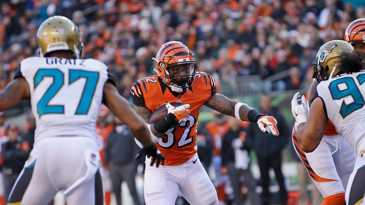 Jeremy Hill jukes and stutter steps his way to a 60-yard touchdown (Week 9, 2014)