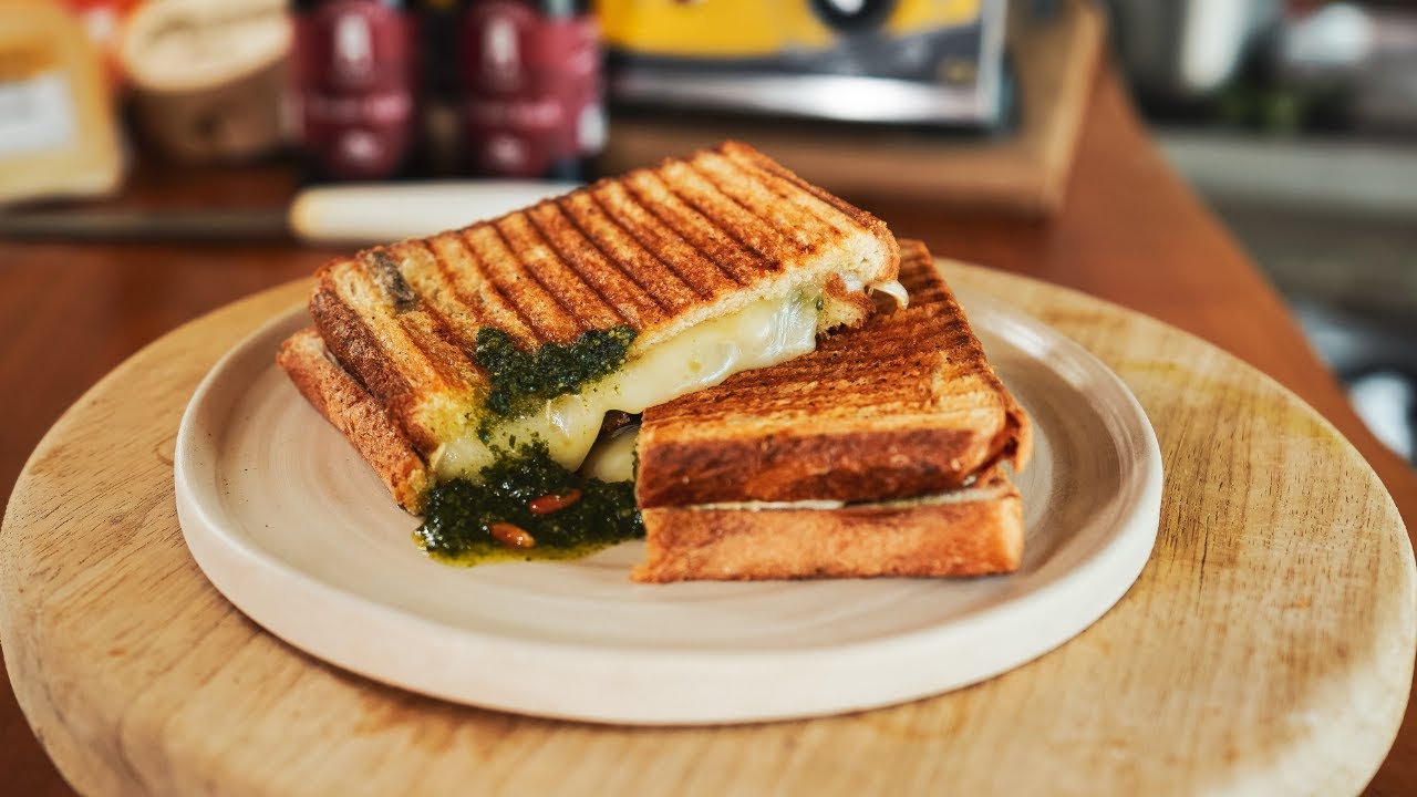 Casari Brie ve Pesto Soslu Tost