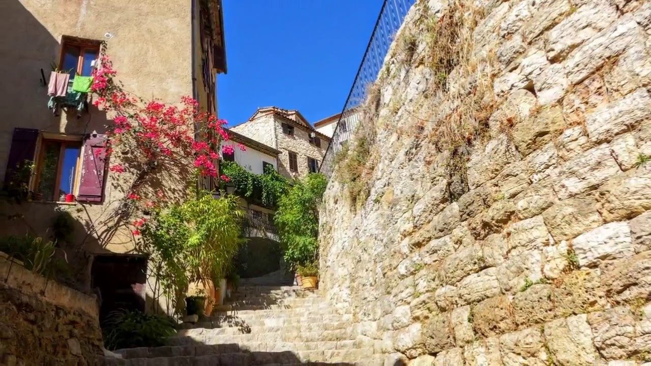 LE BAR SUR LOUP (Alpes Maritimes)