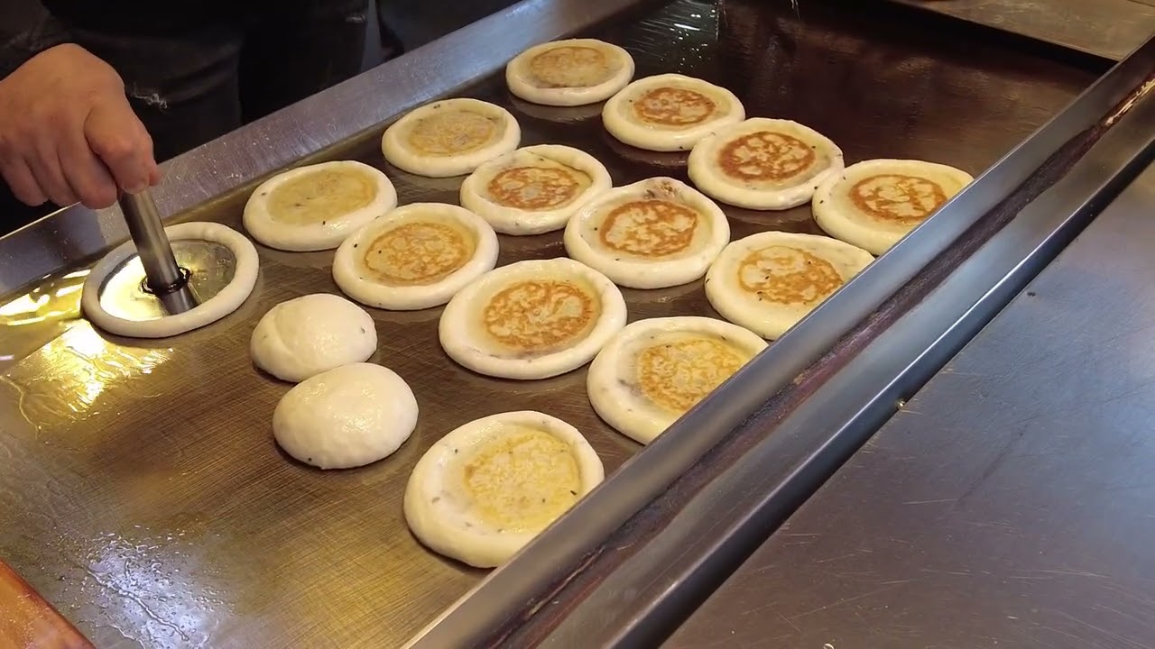 STREET FOOD Hotteok (호떡) Korean Sweet Pancake, Namdaemun Market, Sausage Fish Cake | EAT | KOREA
