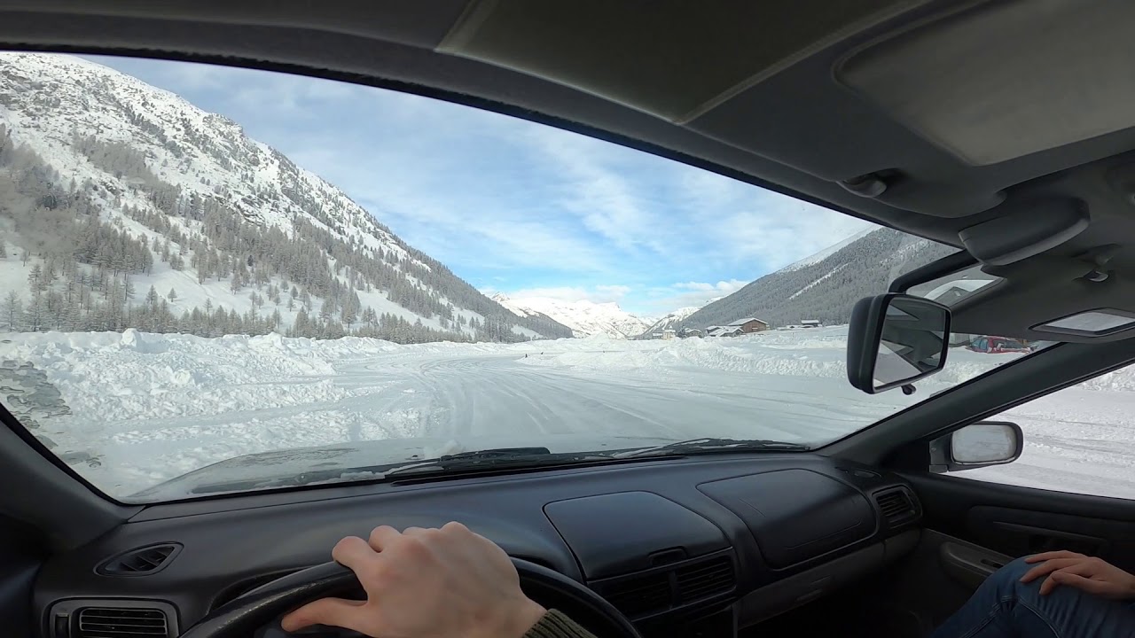 SUBARU IMPREZA 2.0 GL - Test drive on ice track - Ghiacciodromo Livigno Ice Driving School