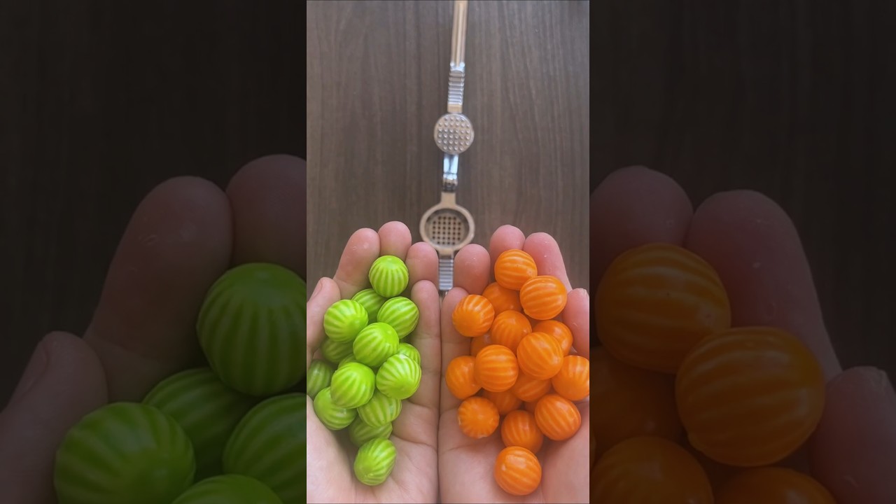 Зелено-оранжевая жевательная резинка 🍐🍊 #asmr #ананас #приятно
