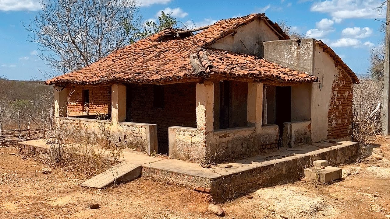 Família abandona casa por falta de água no sertão cearense