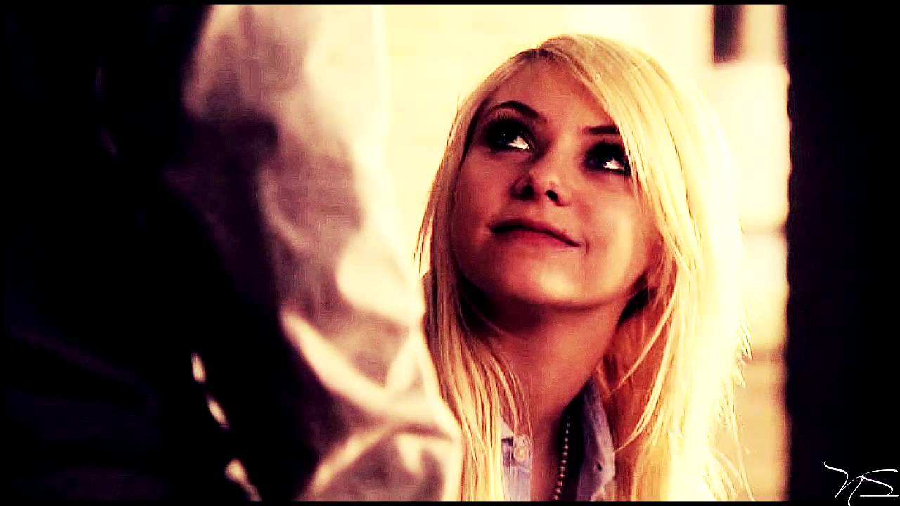 Jenny Humphrey; girl who wants to be happy