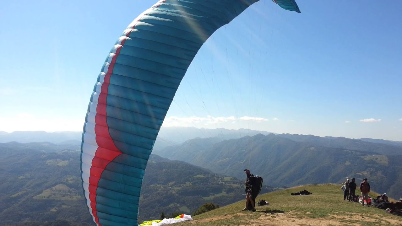 Aaron Durogati kiting his Gin Carrera