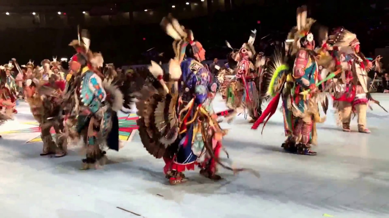 Men's No. Traditional (Sat) - 2017 Gathering of Nations PowWow
