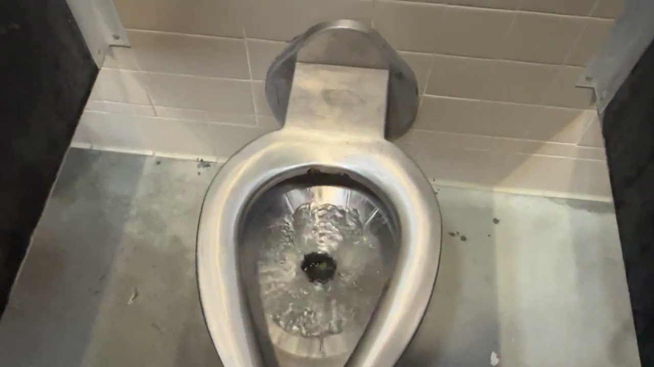 [594] Grififth Park Restroom 1