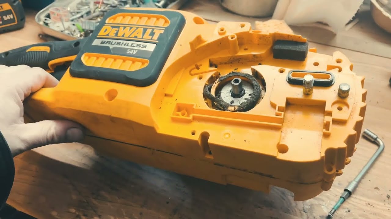 Reparatur Dewalt DCM575 Akku-Kettensäge - Ölleitung verstopft