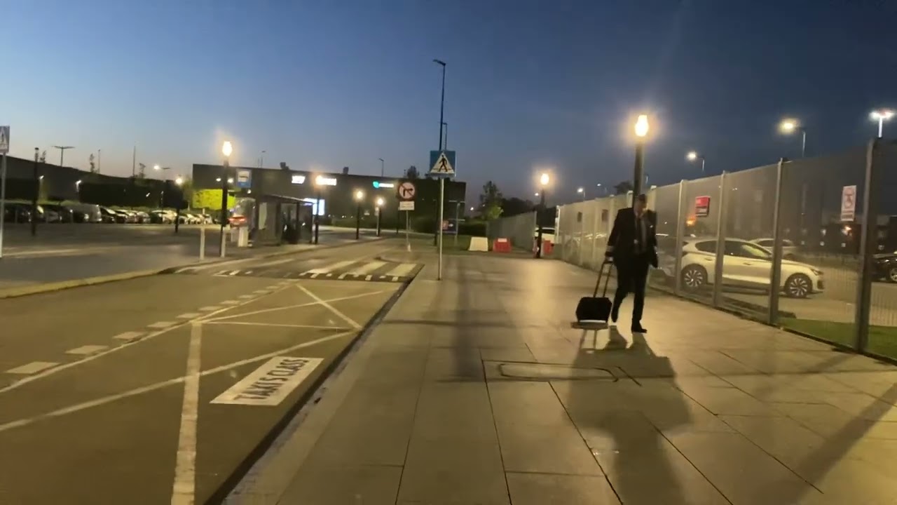 Wrocław Airport - how to get from arrivals to the bus stop?