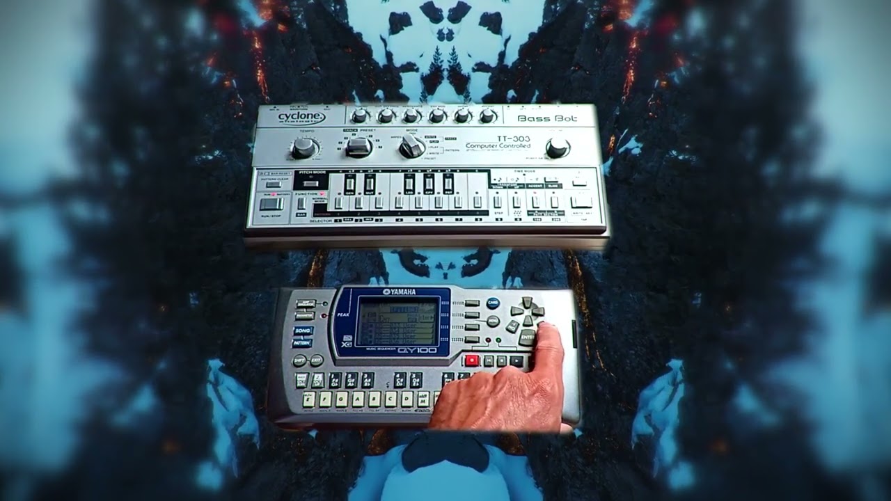YAMAHA QY 100 (Only Drums) & Cyclone Bassbot TT303 Acid House Jam
