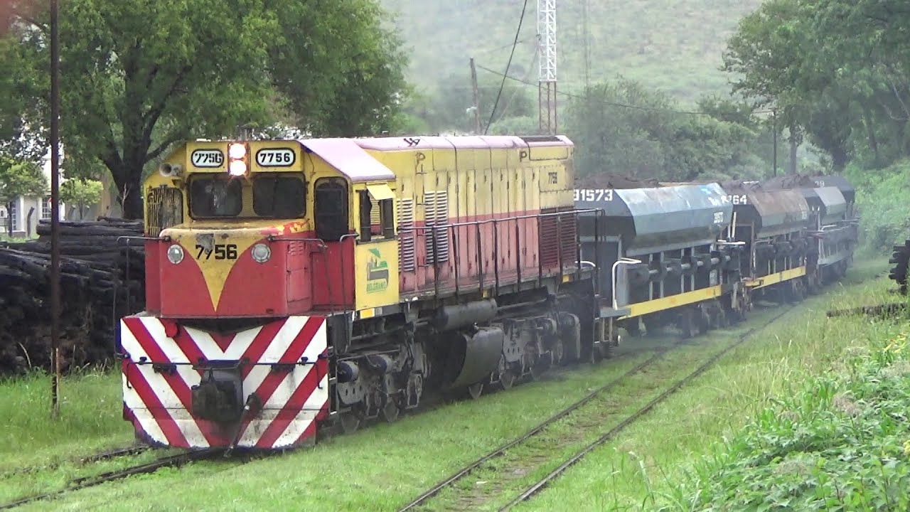 EMD G22 7756 al 8 mal con un tren de piedra en La Calera