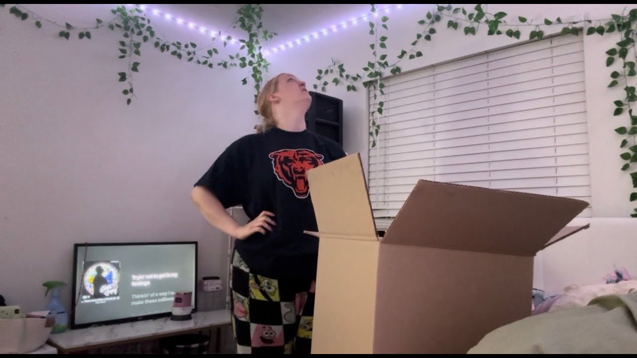 Pack With Me! (IM MOVING) | Vlog 1