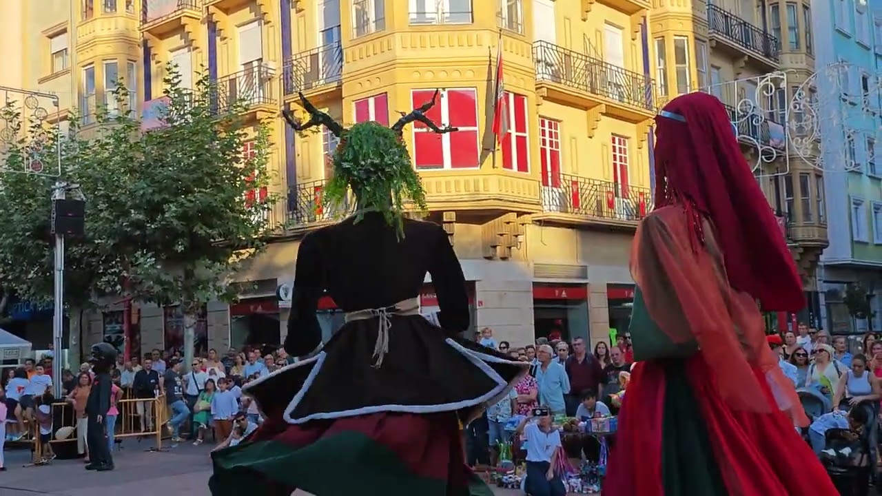 14/09/25 Desfile de gigantes y cabezudos en fiestas virgen de Altamira. Miranda de Ebro.