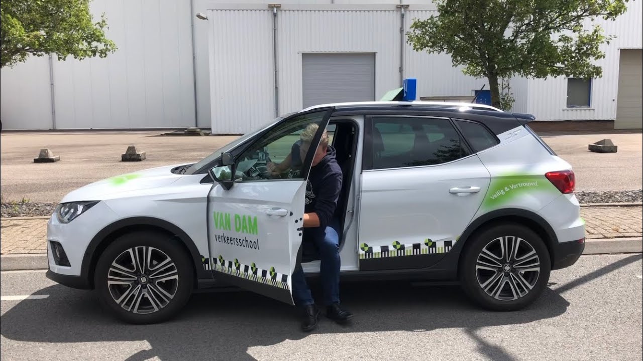 Instappen en uitstappen autorijles