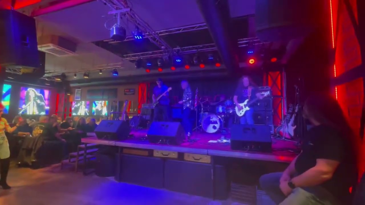 Bounty Rock Cafe Olomouc kapela Orávia příchod 