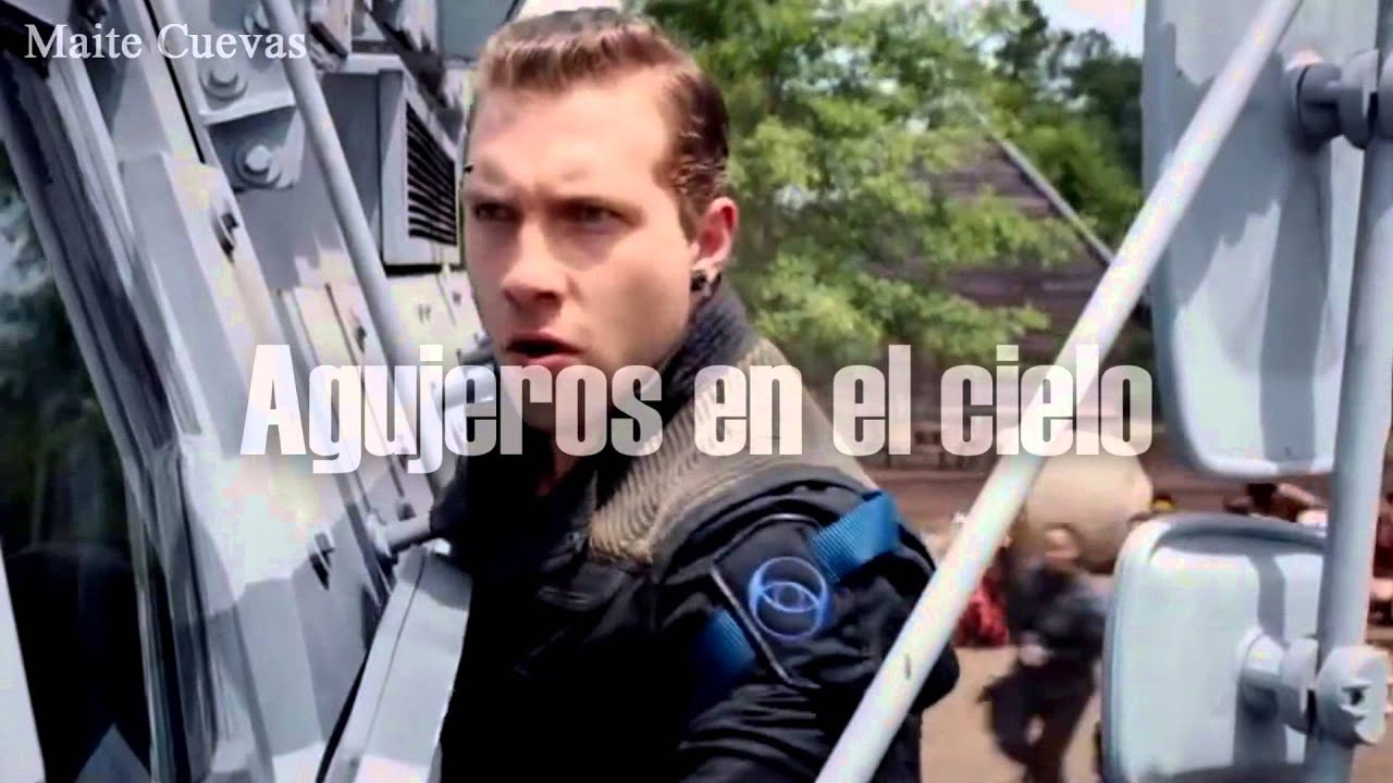 M83 with HAIM - Holes In The Sky (Traducida al español).