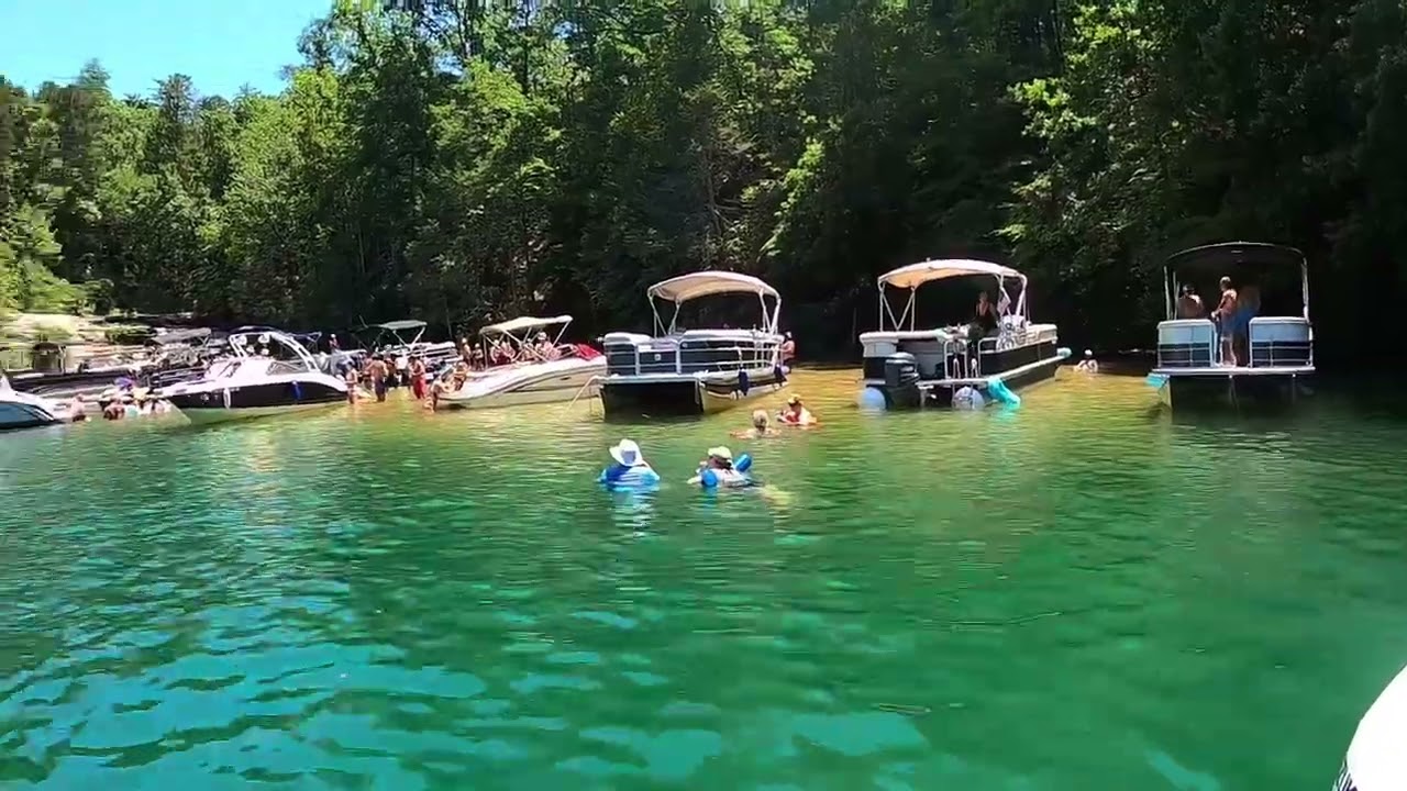 A beautiful Day on Beautiful Lake Keowee SC